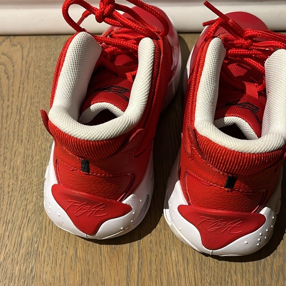 Nike Jordan Max Aura 4 PS Boys Sneaker- red patent- size 4.5, Big kids - Picture 4 of 6